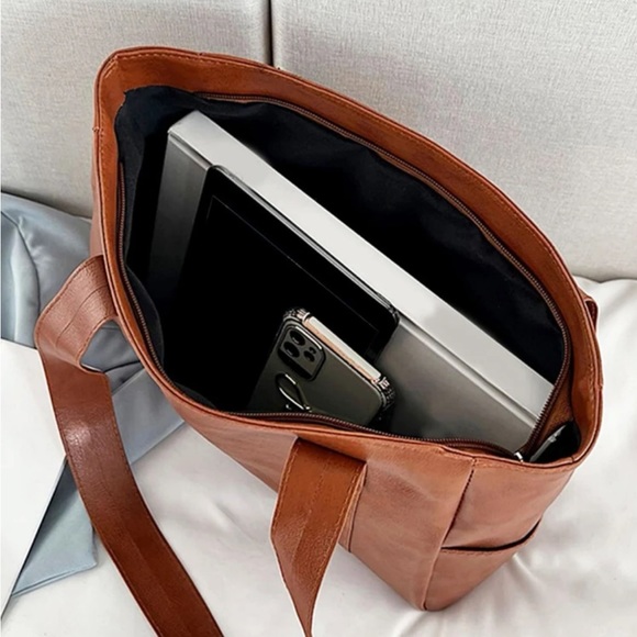 Vegan Leather Shoulder Purse✨ - Picture 5 of 5